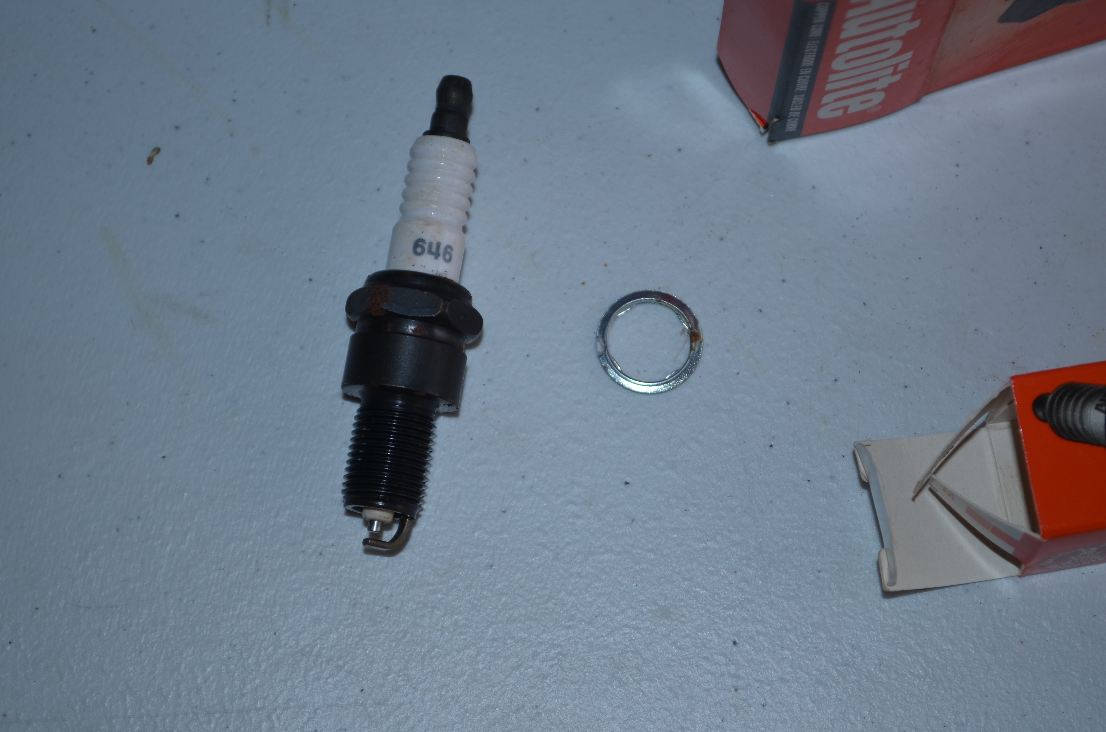 Autolite # 646 Spark Plug Copper Core Fits Dodge, Chrysler, Cadillac, Volvo NOS Vintage Genuine OEM NOS