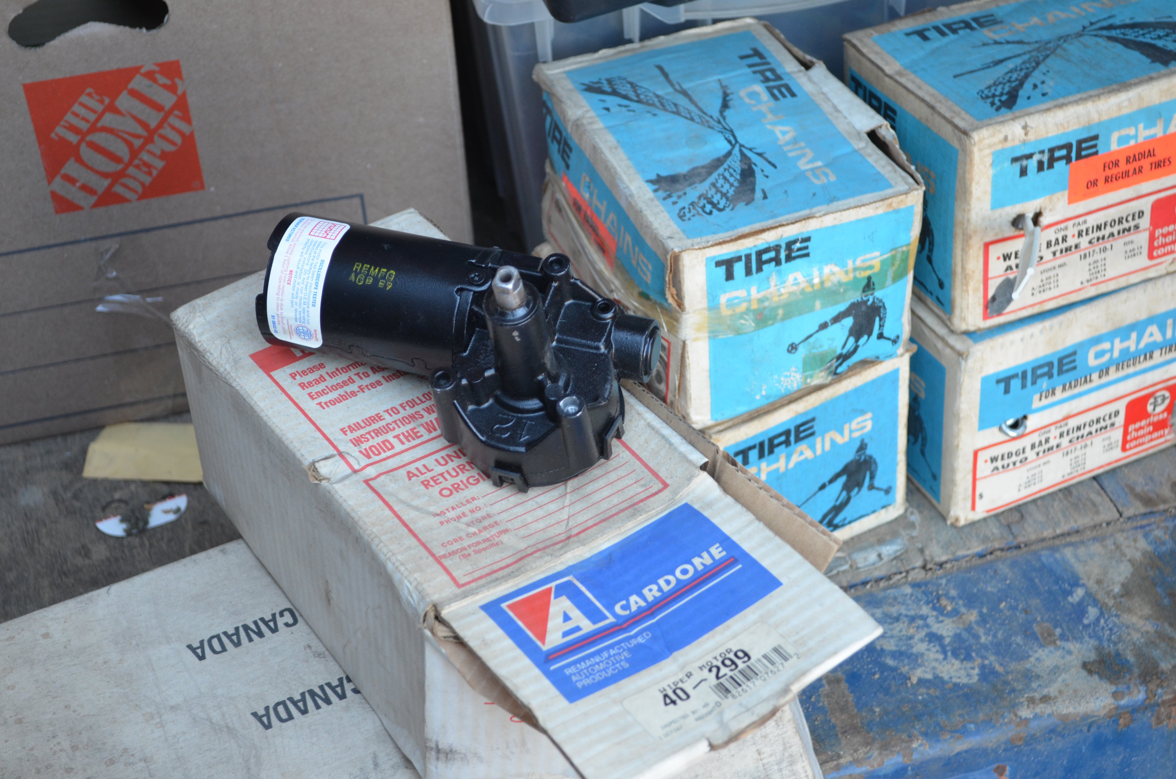 1996 ford truck Vintage windshield wiper motor re-man by Cardone in the USA