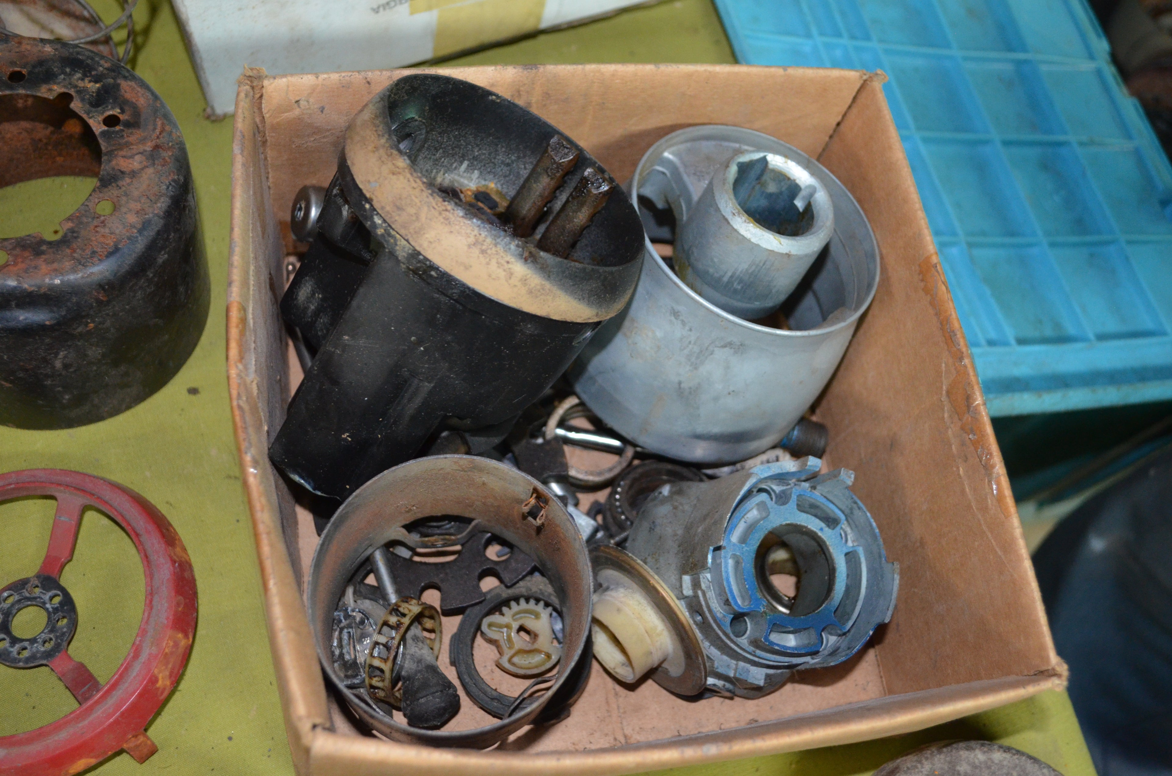 1968 1980 Corvette steering column parts complete tote full (prefer local pickup)