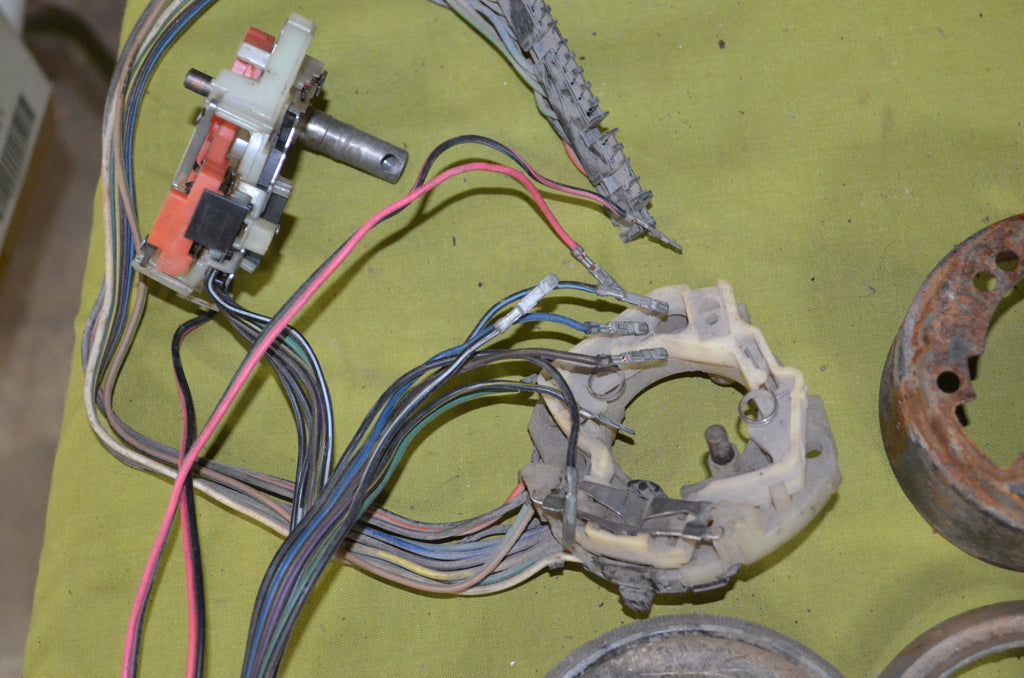 1968 1980 Corvette steering column parts complete tote full (prefer local pickup)