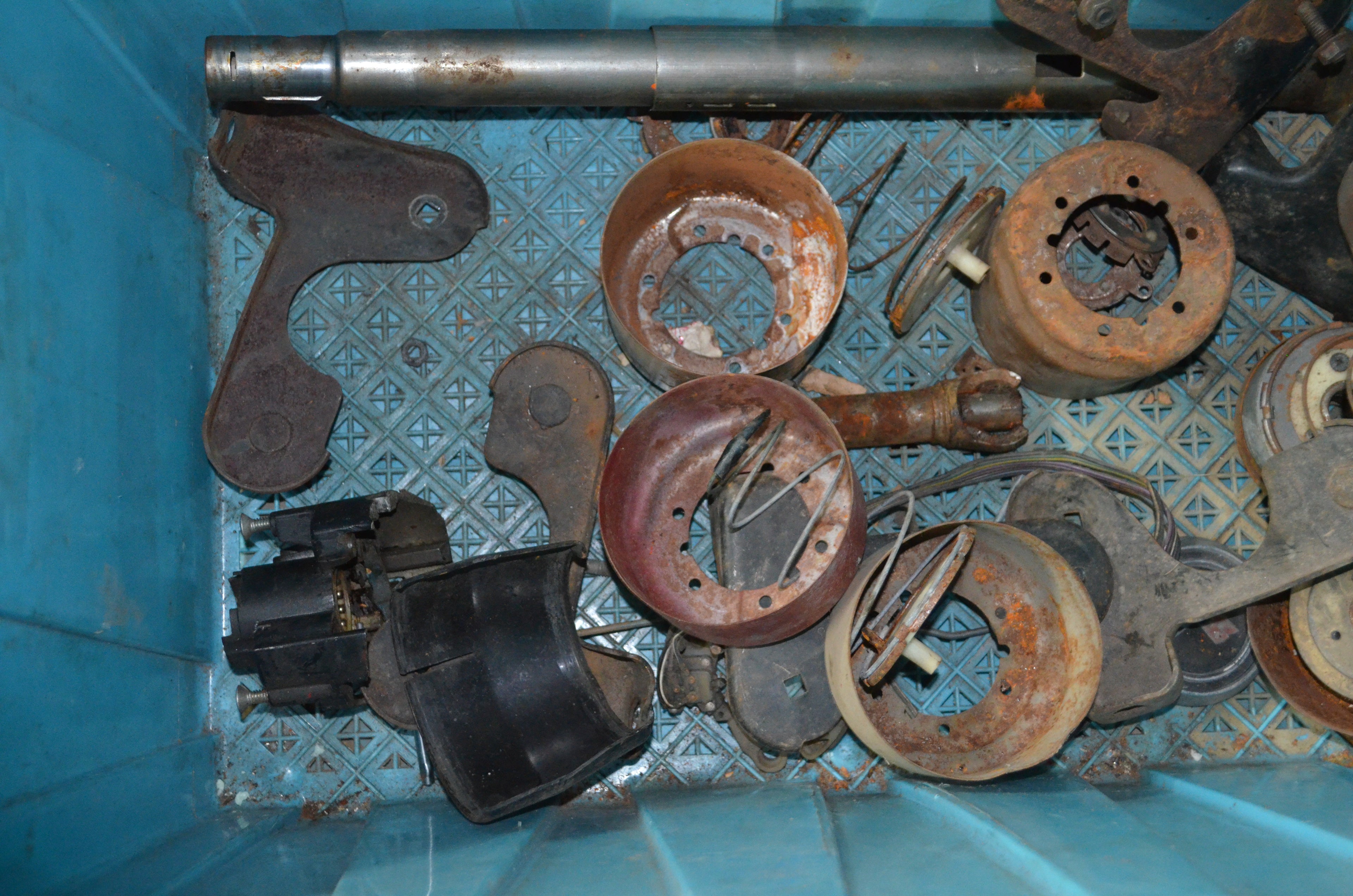 1968 1980 Corvette steering column parts complete tote full (prefer local pickup)