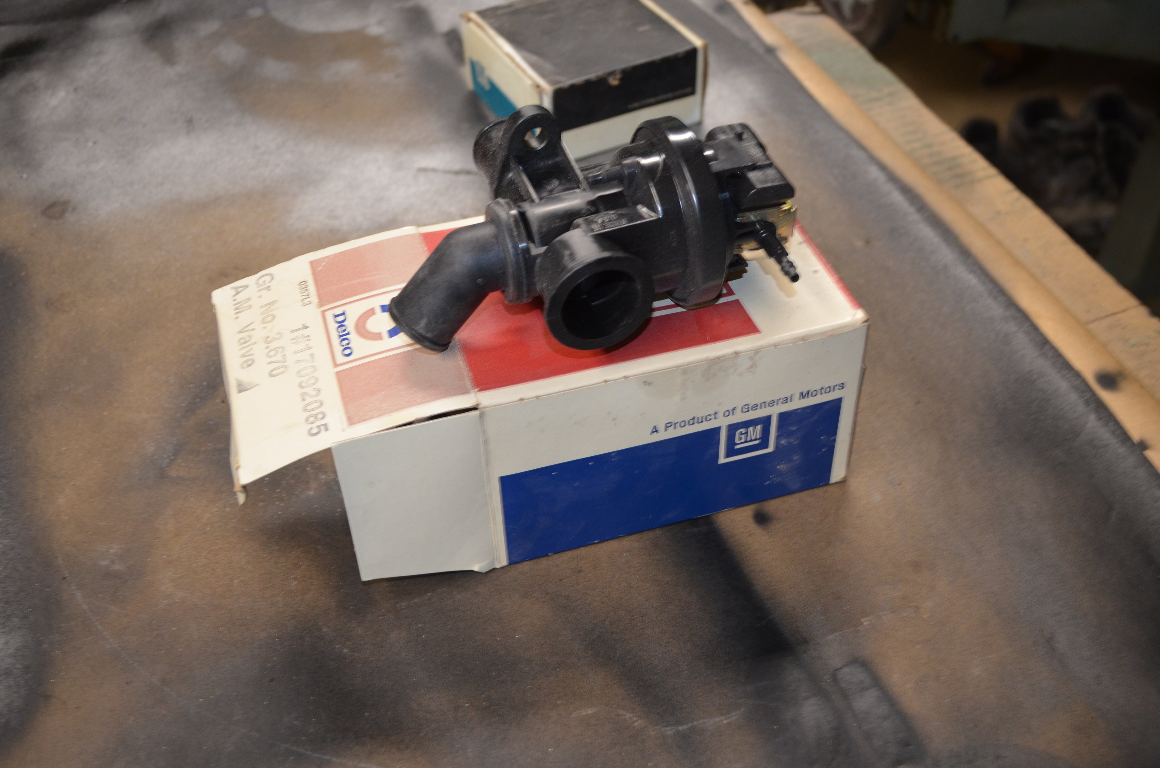 1992 to 1993 C4 Corvette valve air injection bypass valve OEM part# 17092085