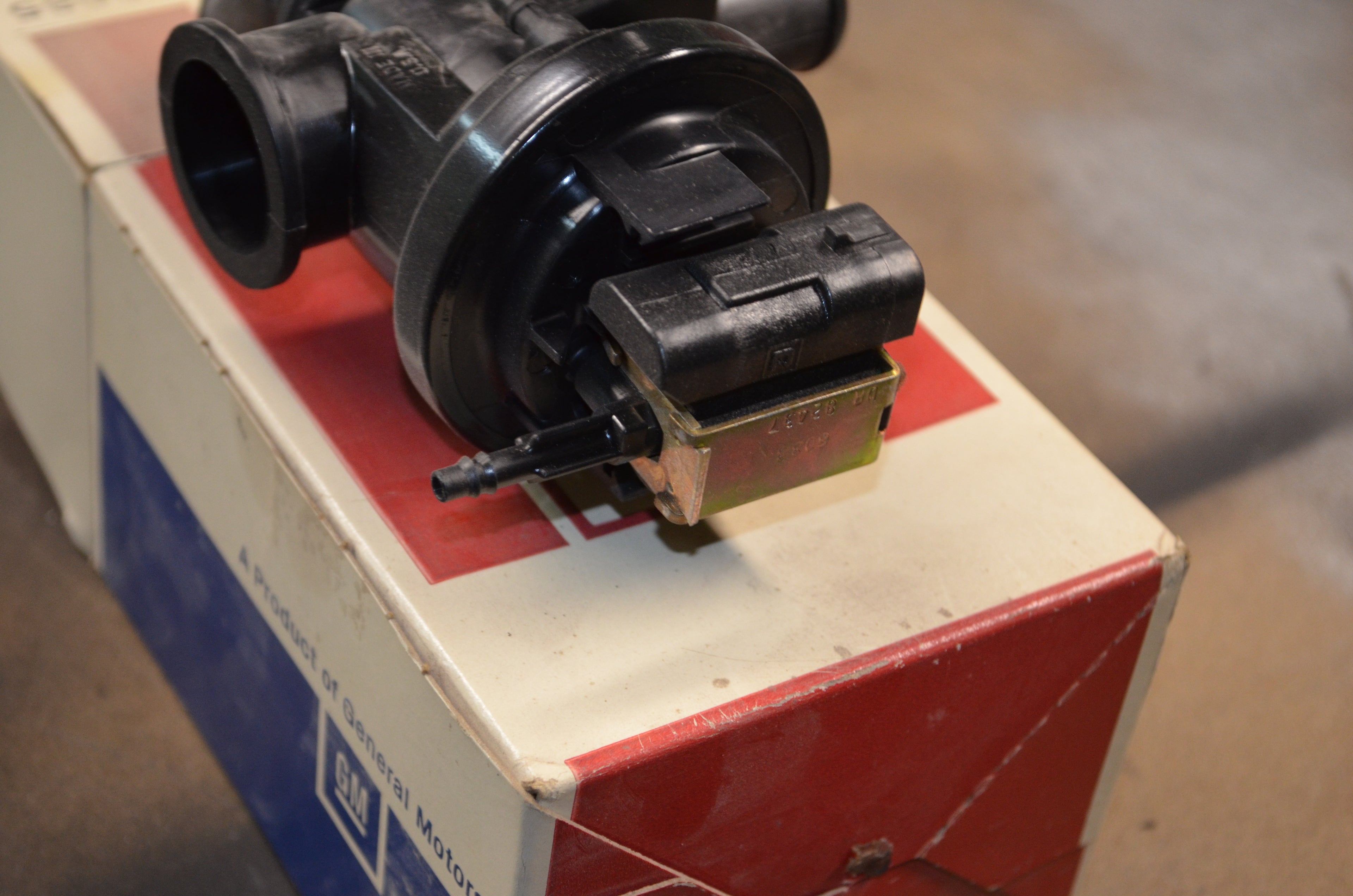 1992 to 1993 C4 Corvette valve air injection bypass valve OEM part# 17092085